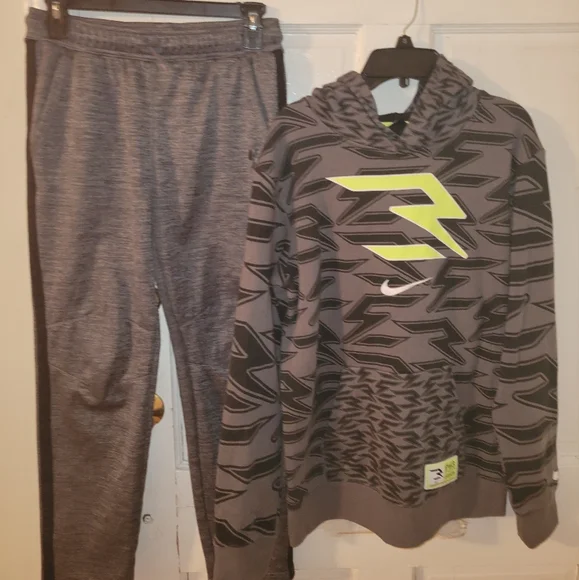 A LOT OF 2 BOYS NIKE HOODIE & Sporty JOGGER Pants XLARGE - Picture 2 of 4